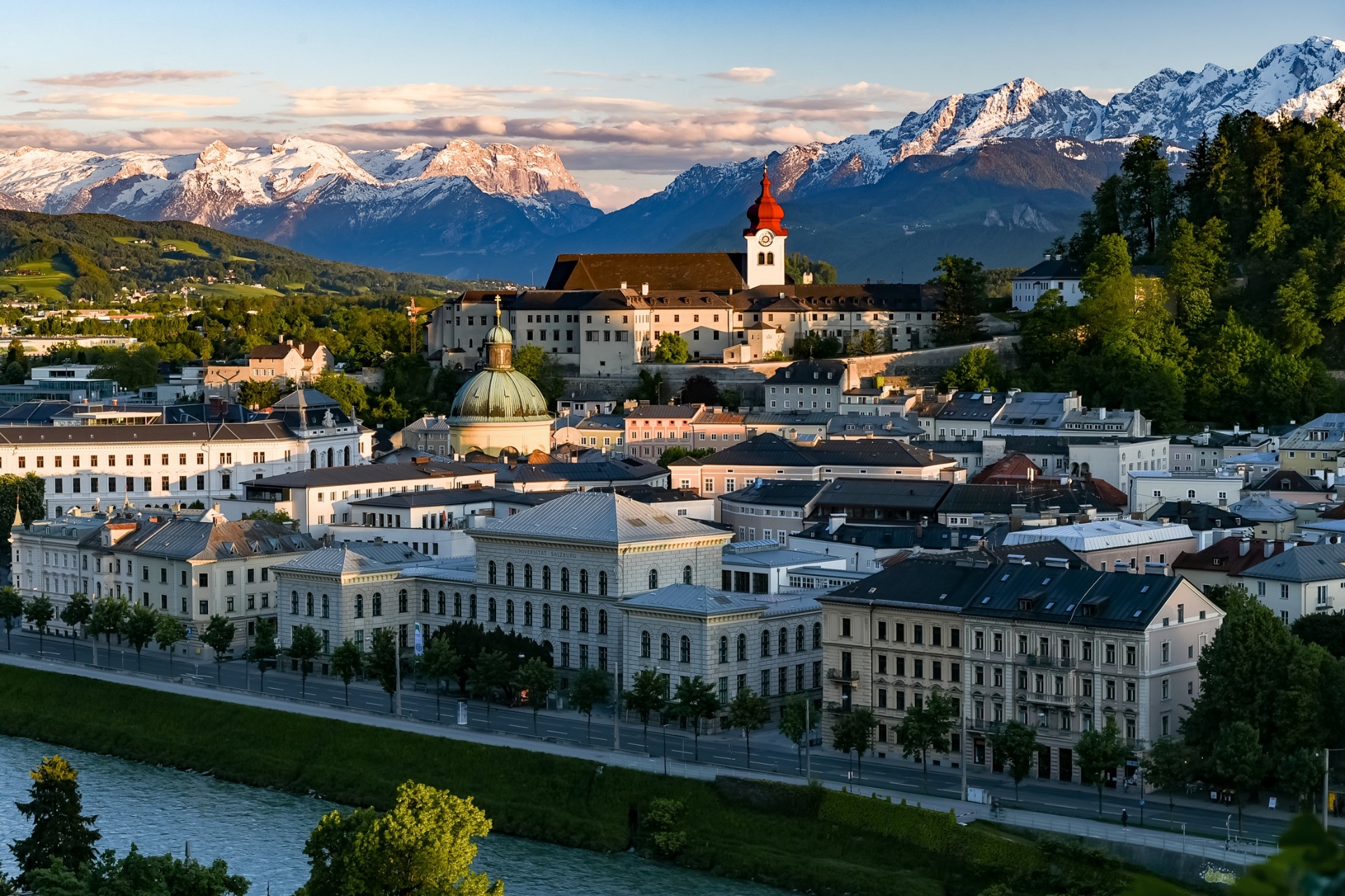 Salzburg s pohledem na Alpy