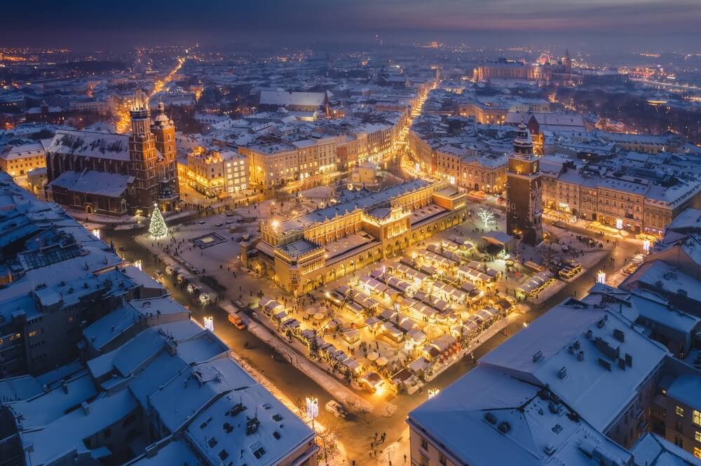 Krakow Main Market Square Christmas market with the Cloth Hall and St Mary's Basilica at dusk – Krakow